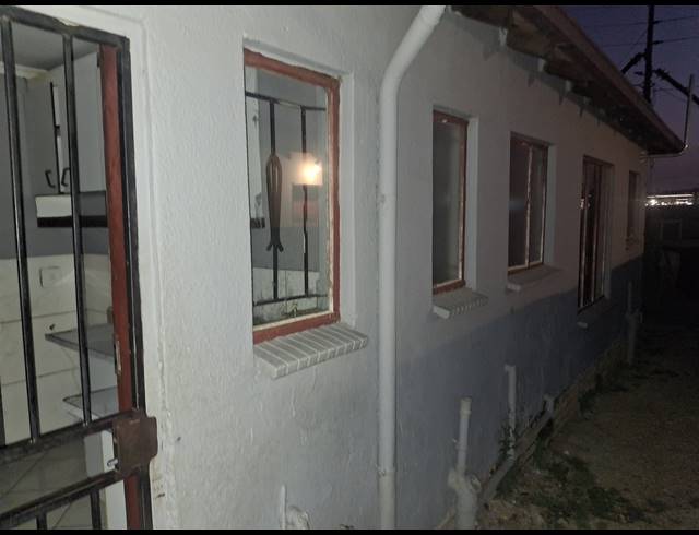 3 BEDROOM FREEHOLD TO LET IN CLAYVILLE